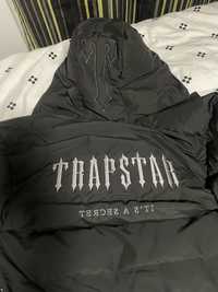 Geaca Trapstar Decoded 2.0 hooded jacket noua cu etichetele intacte.