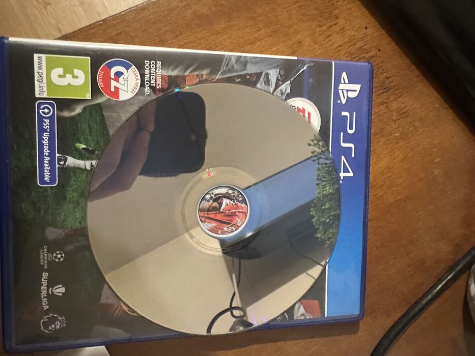 Consolă play station 4 cu două jocuri fifa 22 și fc 26