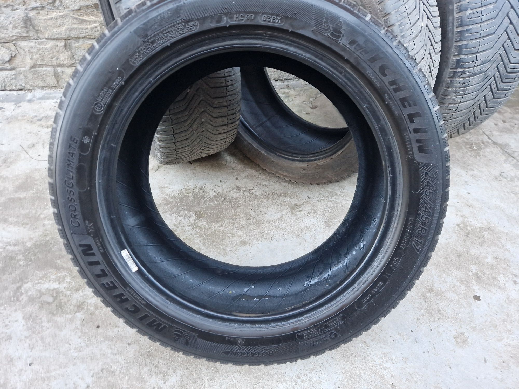 Michelin 245 45 17