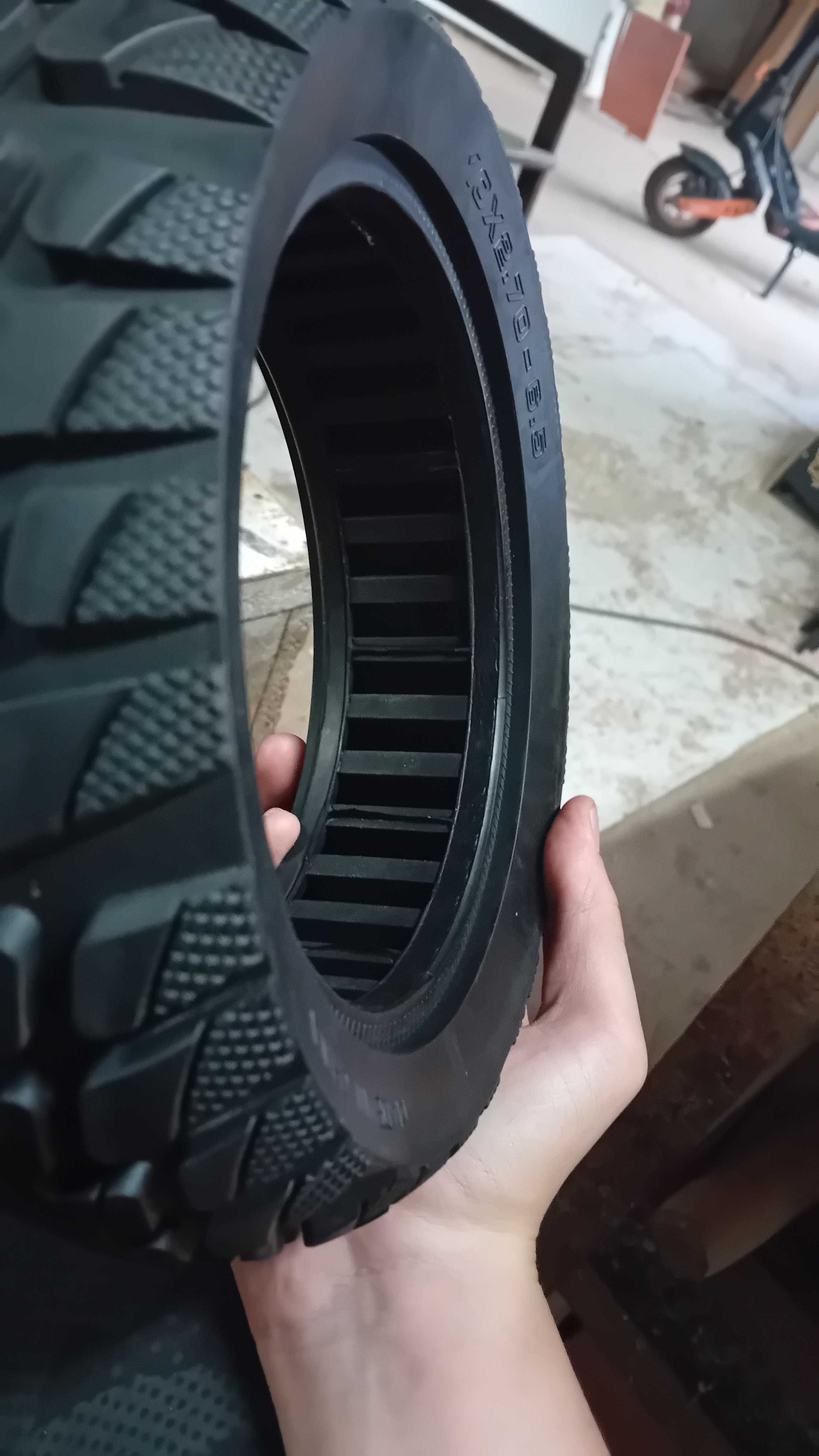 Безкамерна гума 10×2.70 за ел.тротинетки Kugoo Kirin G2 Max
