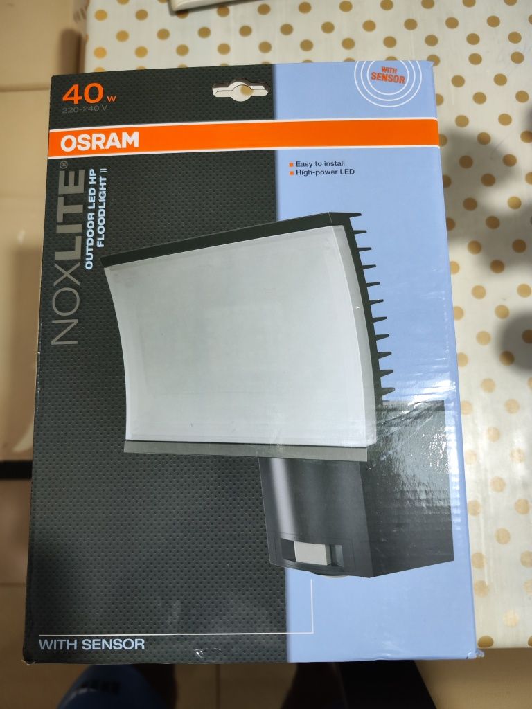 Vând proiector LED cu senzor OSRAM