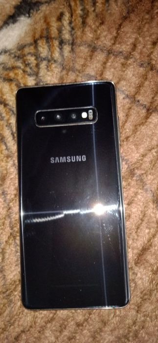 Срочно продам тилифон Самсунг. 10  s +