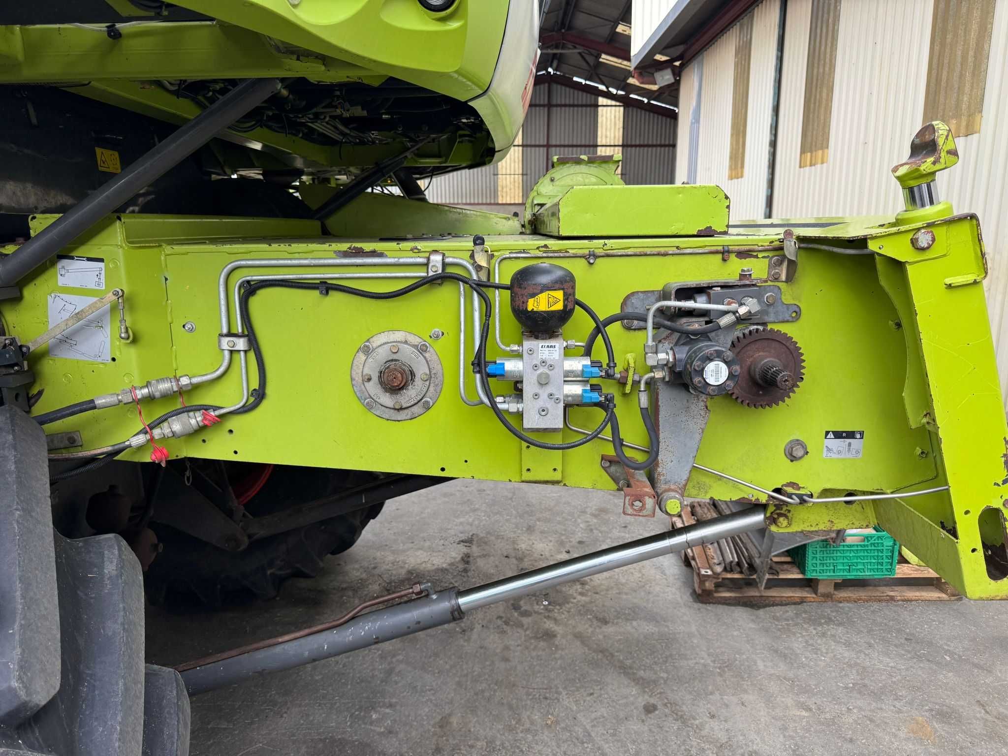 Combina Claas Lexion 570C cu echipament de paioase si porumb