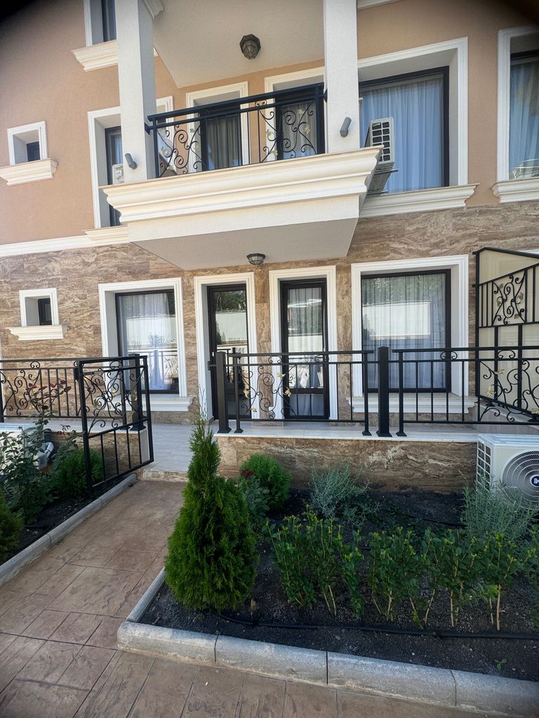 Дава се под наем Двустаен апартамент в Несебър - 50 кв.м за 500 € - Снимка #1