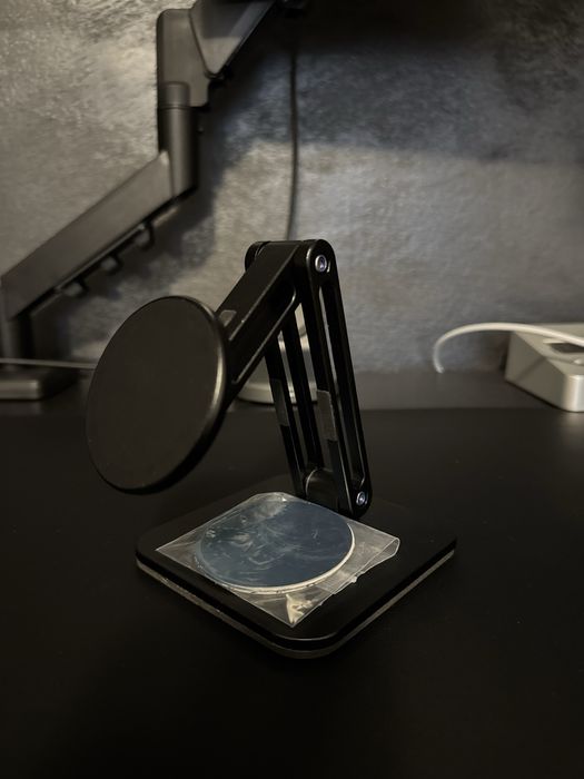 Suport magnetic de telefon