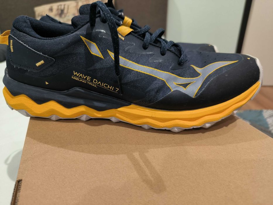 Продавам маратонки Mizuno №43, тъмносини. Топ състояние.