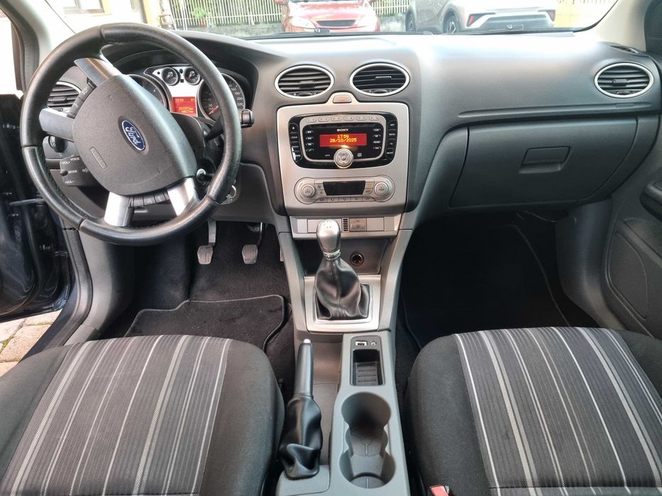 Ford Focus 2011 -Dotari Titanium -Revizii la Zi - 109CP - 1.6 TDCi