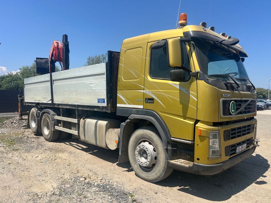 Volvo FM440 Ansamblu Autosasiu Volvo cu macara + remorcă Krone