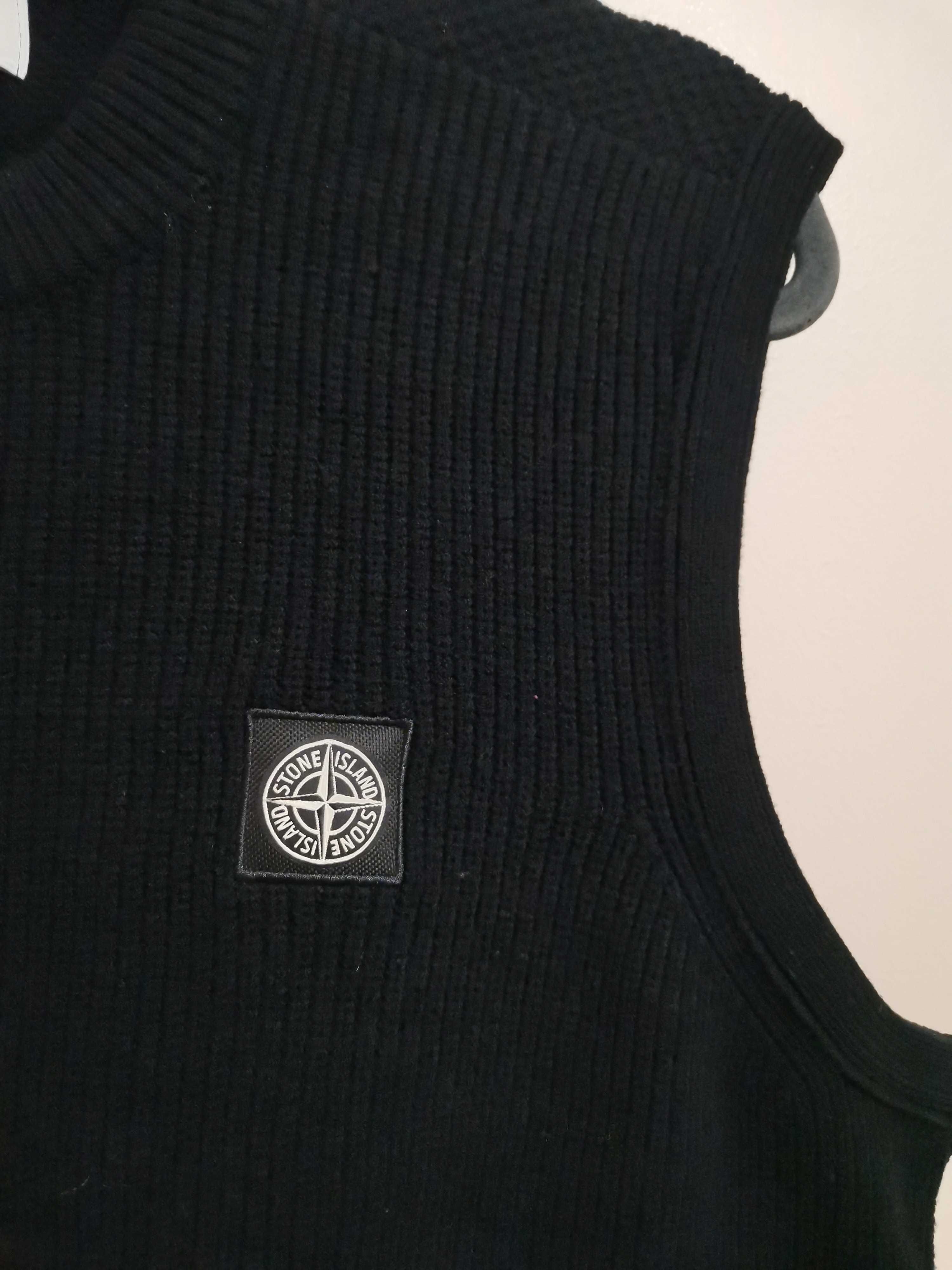 Stone Island 583A1 Stretch Wool Ribbed Knit Vest - Black.