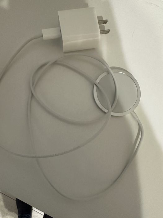 Беспроводная зарядка Magsafe на айфон официальная