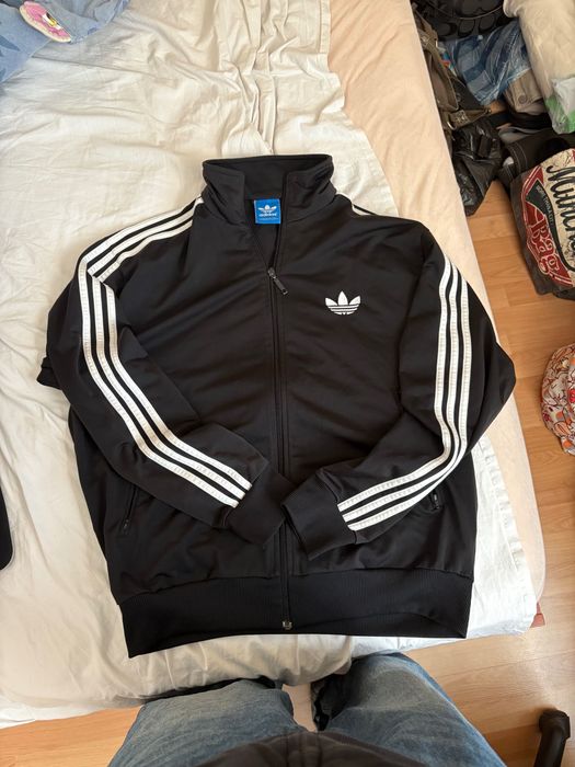 Чисто нов суичър на Adidas