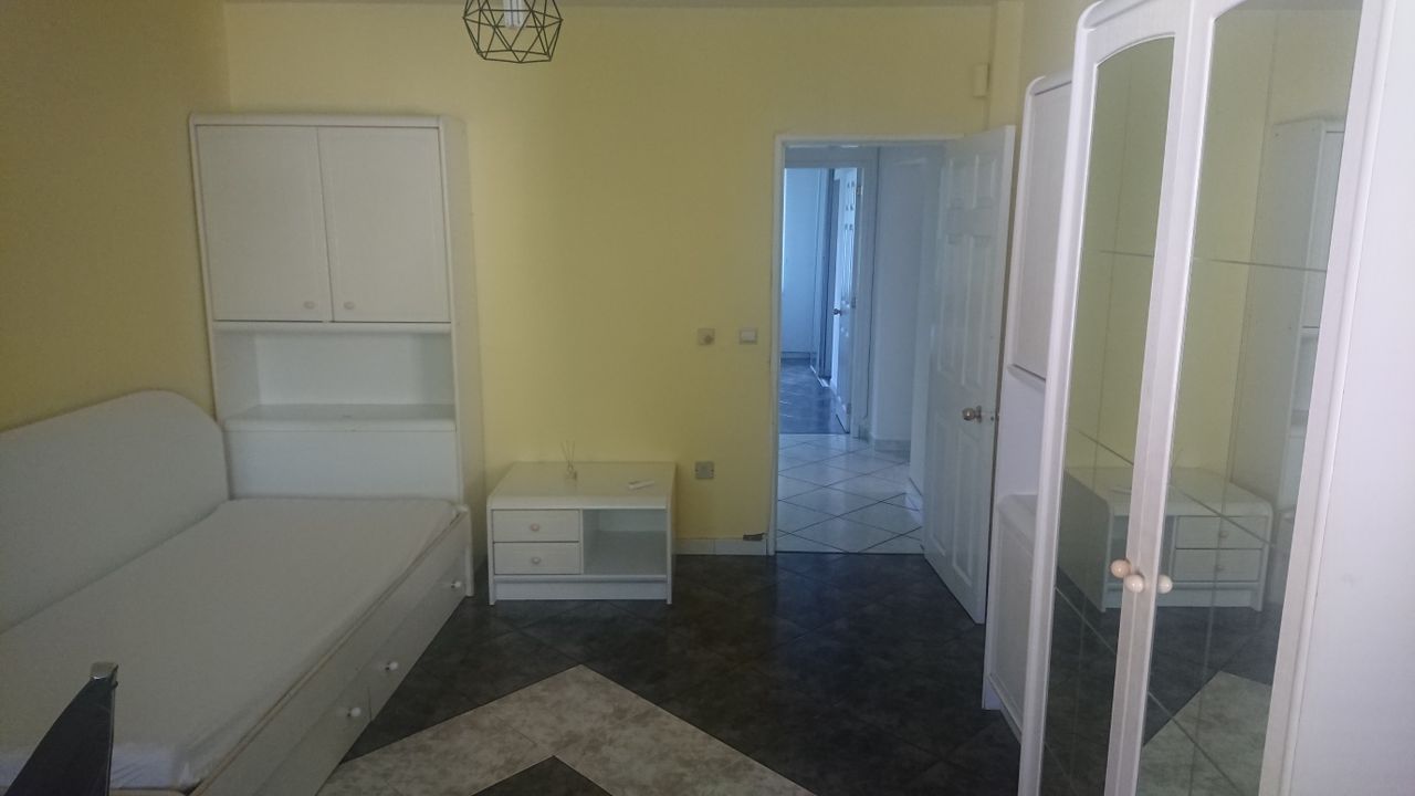 Дава се под наем Тристаен апартамент в София, Гоце Делчев - 150 кв.м за 708.9 € - Снимка #10