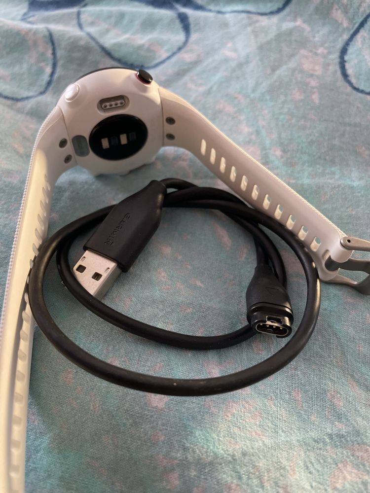 Смарт часовник Garmin Forerunner 45s, 40 mm, бял