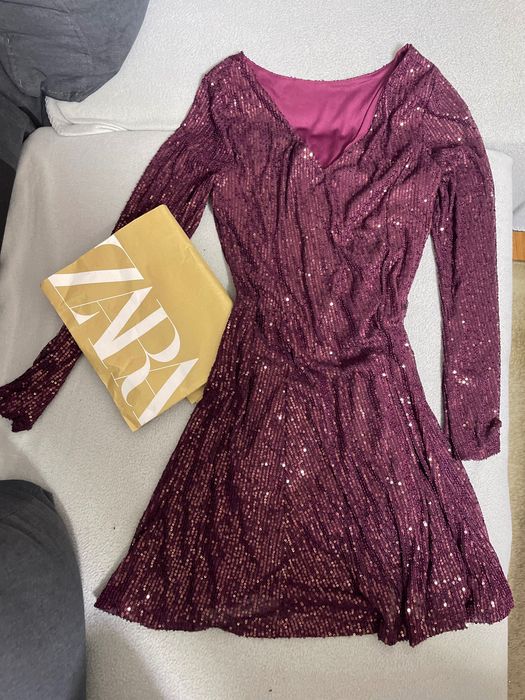 Чисто нова бордо рокля с пайети