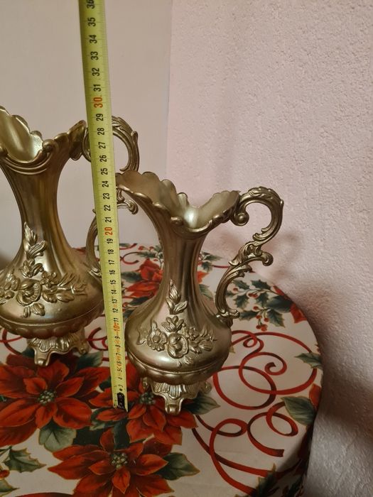 Кани  два броя и ваза