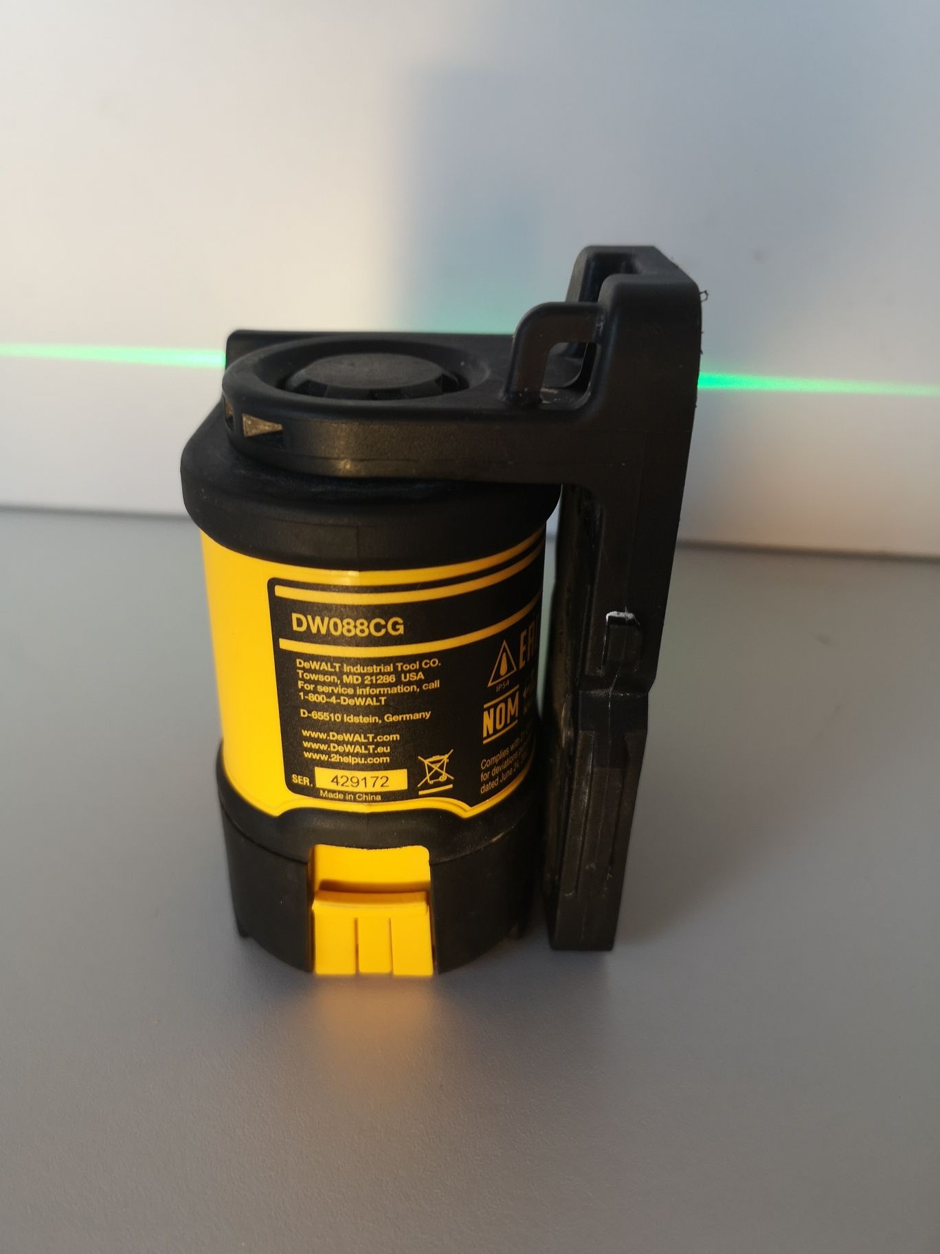 Лазерен нивелир Dewalt DW088CG зелен лъч