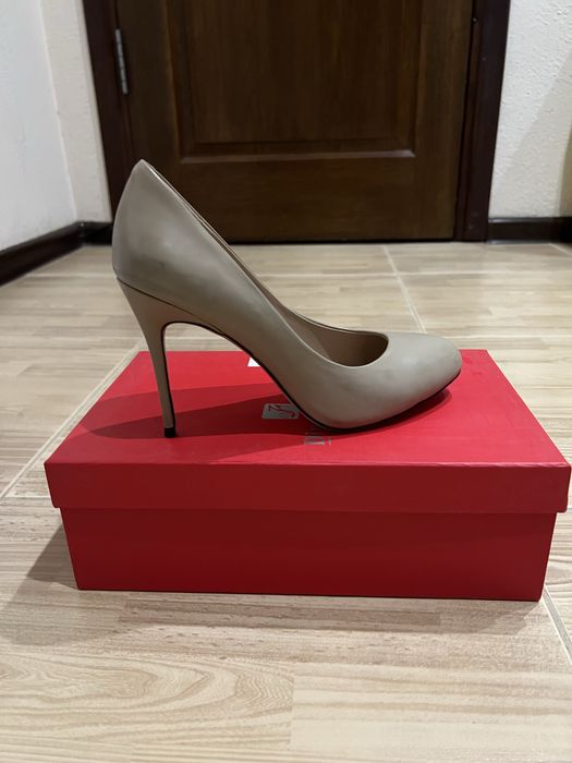 Туфельки на шпильке 38 размер
