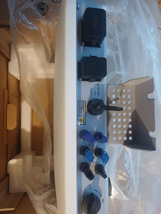Invertor huawei 4kw trifazic nou