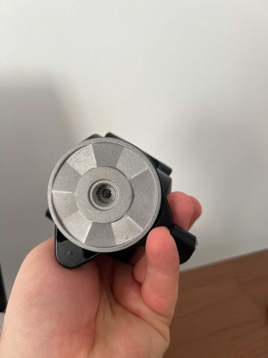 Benro S2PRO Cap Video Sarcina Maxima 2.5 kg (suportul plăcii rupt)