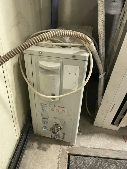 Продавам климатик DAEWOO 12-ка