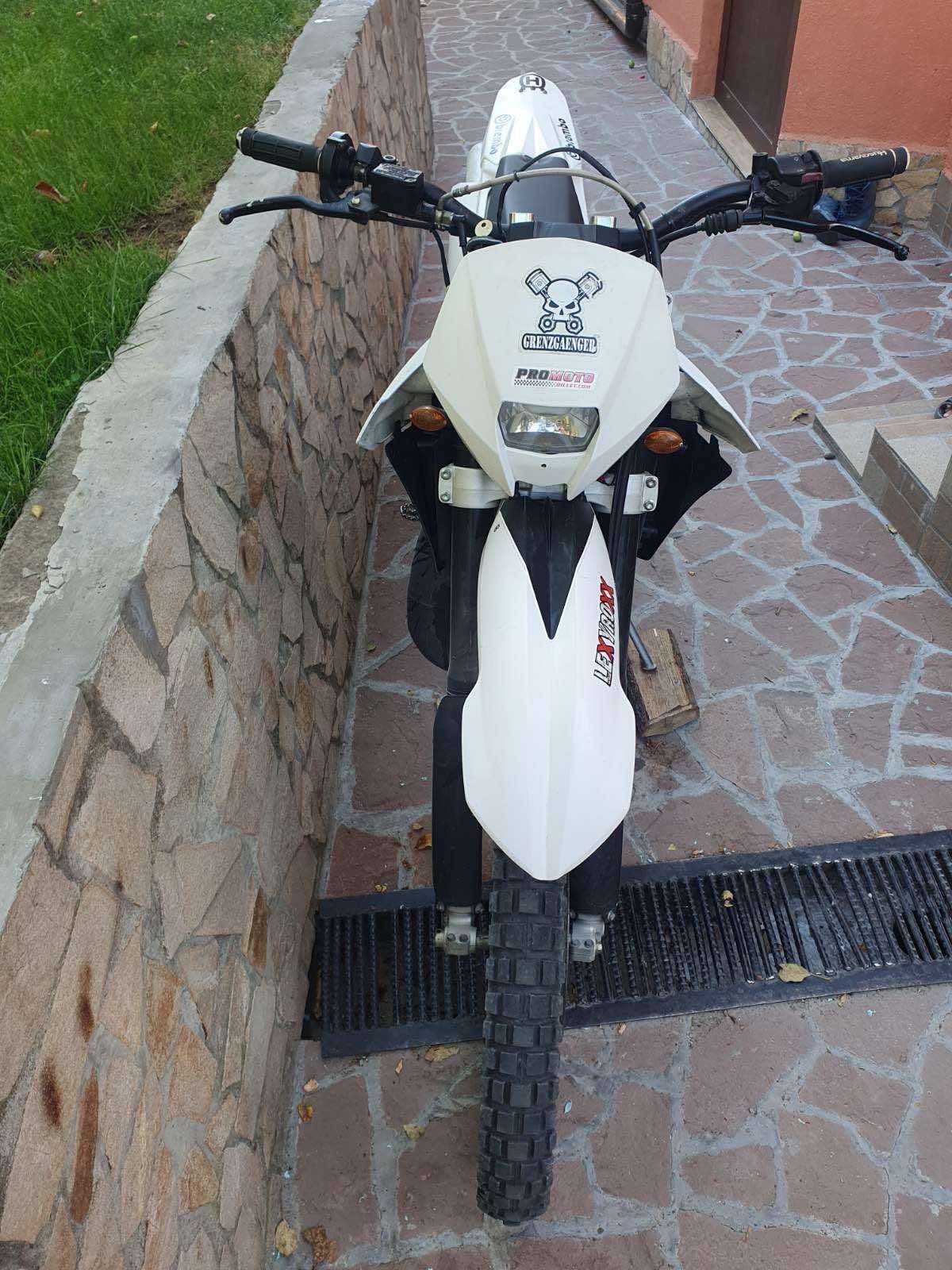 Husqvarna WR125 2Т с фактура