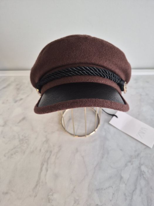 Шапки  в кафяво и черно "ZARA"