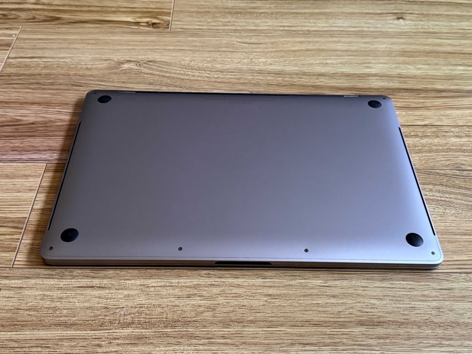 MacBook Pro 15 TouchBar`Core i7-6700HQ/16GB RAM/256GB SSD/AMD Pro 450