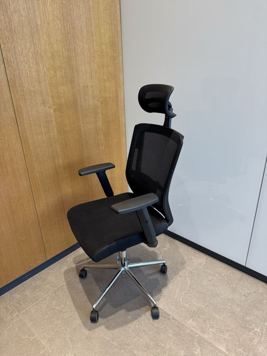 Въртящ се офис стол