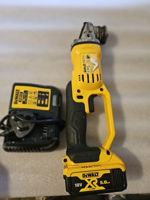 Vând flex Dewalt DCG412, folosit Se vinde cu tot cu baterie 5ah  și în