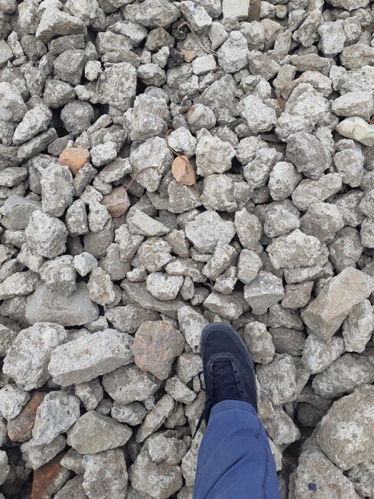 Vindem beton concasat foarte curat