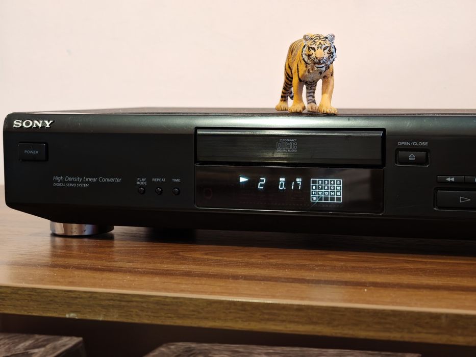Sony CDP-XE 200. Cd player superb. Date tehnice mari. Preț fix !!
