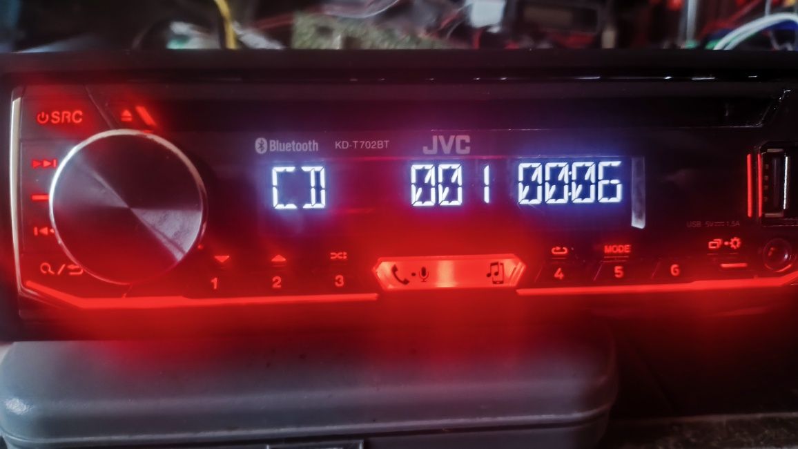 CD-плейър с USB, AUX вход и Bluetooth JVC KD-T702BT