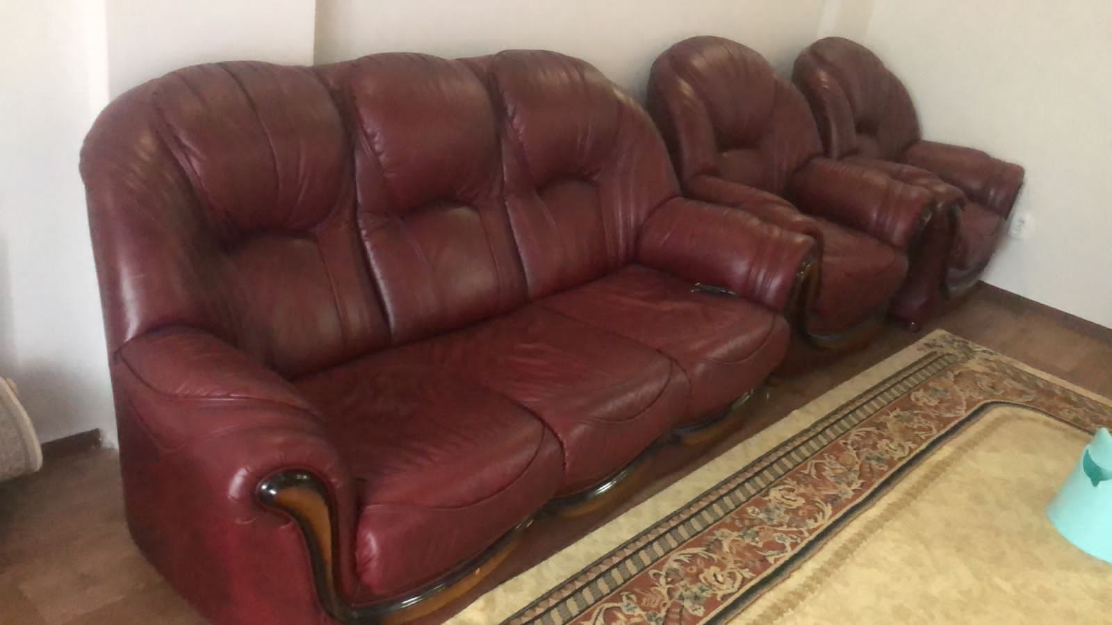 Продам диван кожаный
