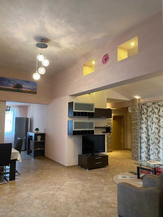 aprtament 3 camere tip penthouse cu parcare proprie , zona de Nord