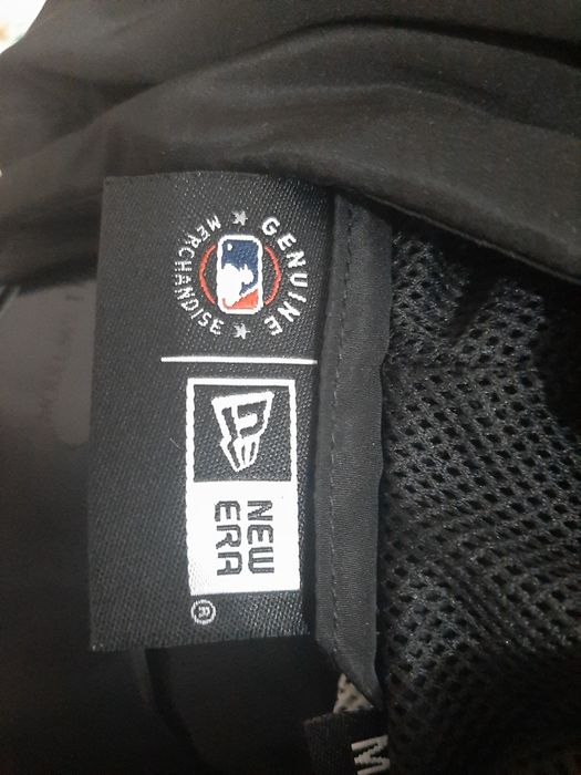 Vand , geaca subtire New Balance , noua !