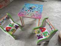 Детский столик и два стульчика