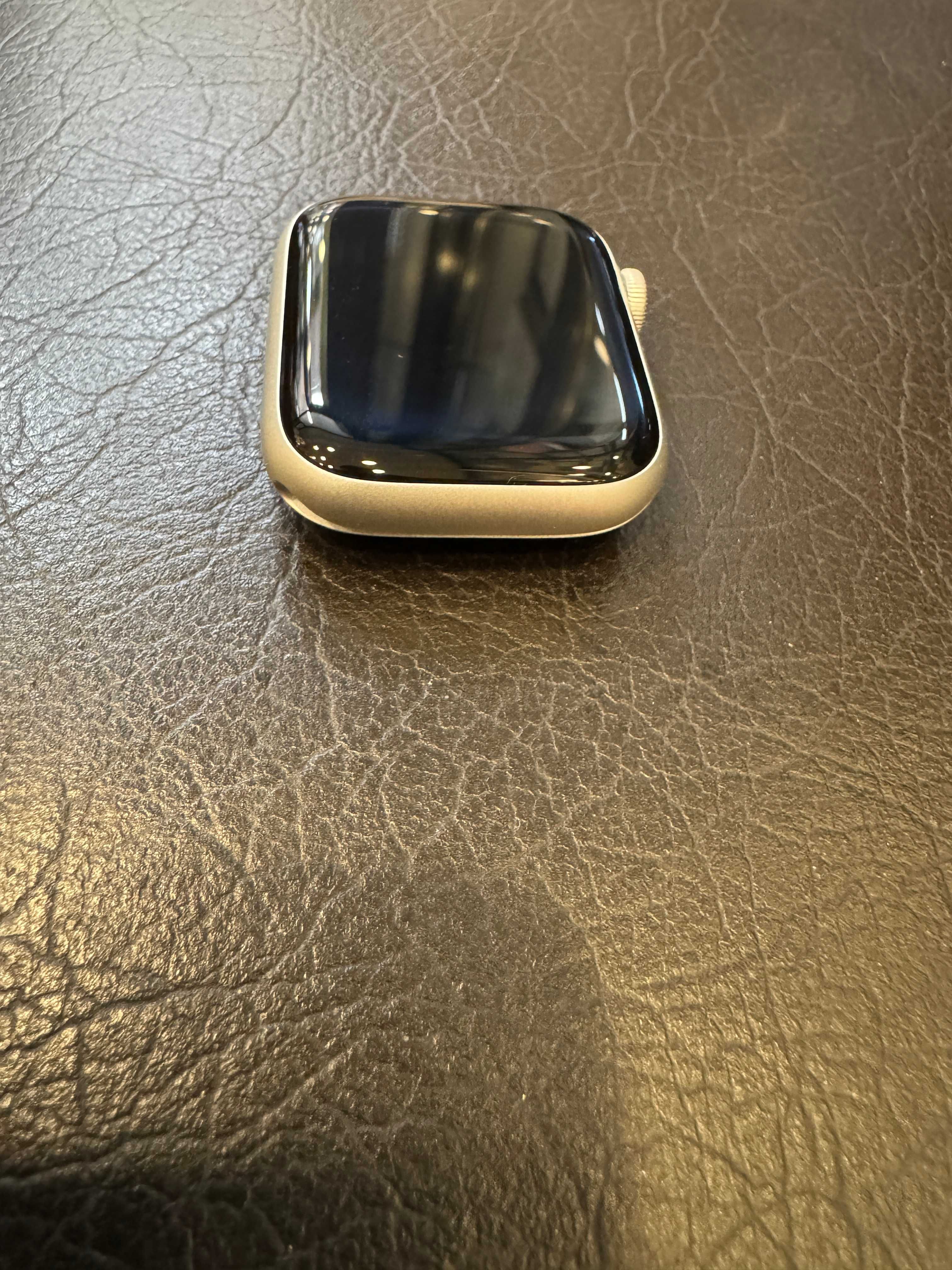 Apple Watch Series 8 GPS, 45mm Silver Aluminium Case-White Sport Band