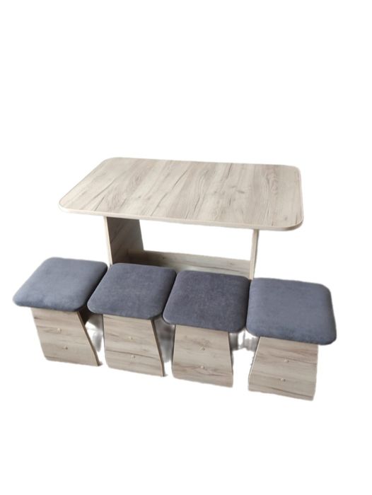 Кухонный стол с табуретками НОВЫЙ