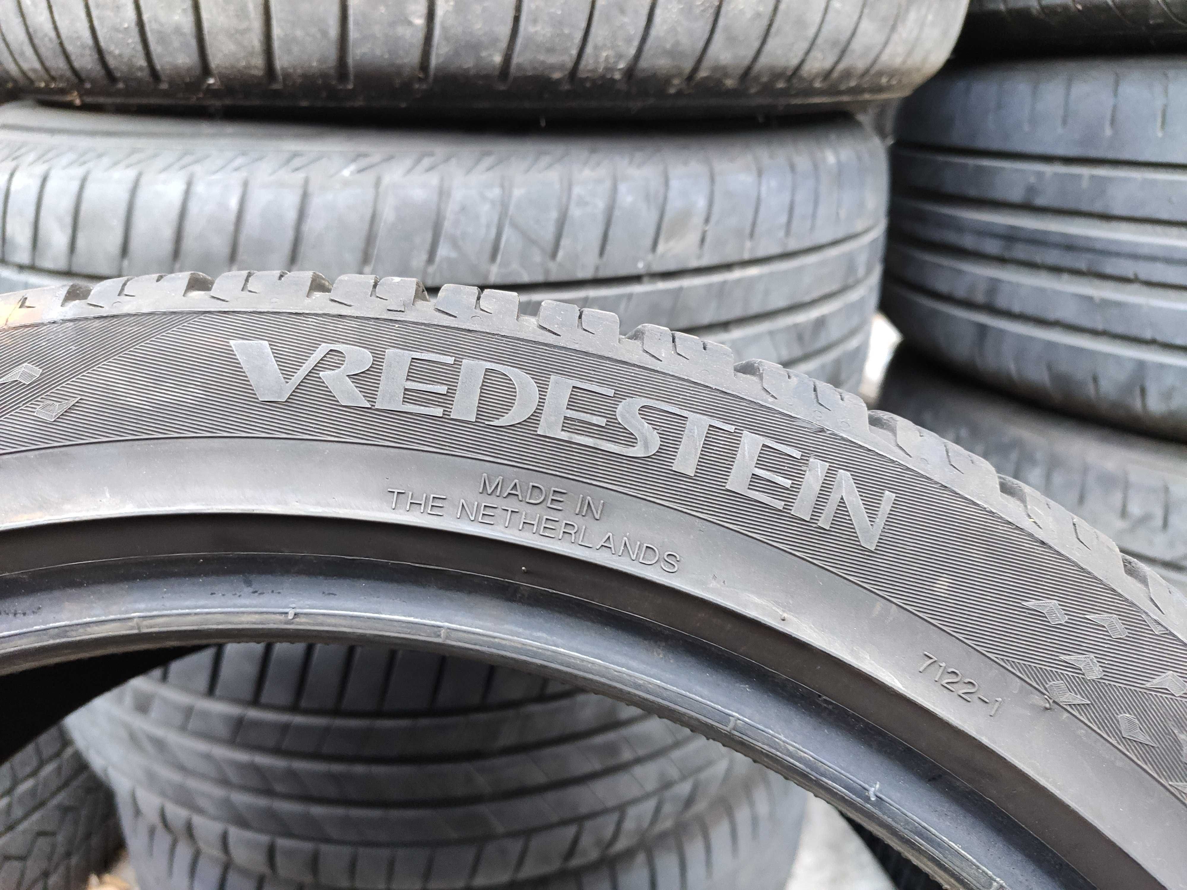 2бр Всесезонни Гуми 235 40 19 - Vredestein