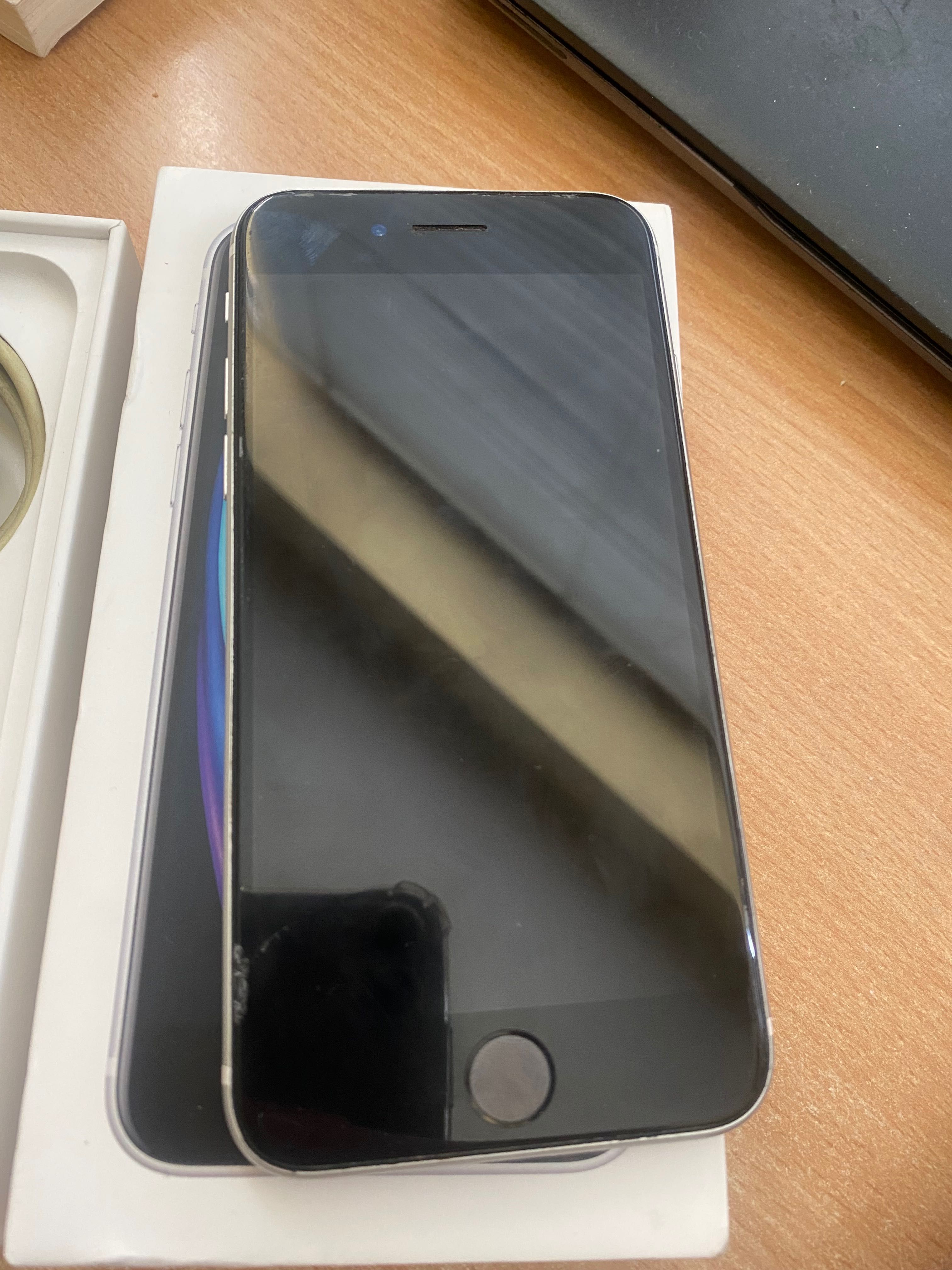 iPhone SE2 употребяван