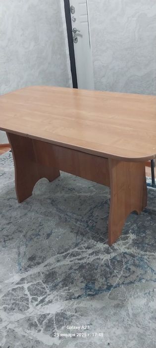 Продам кухонный стол