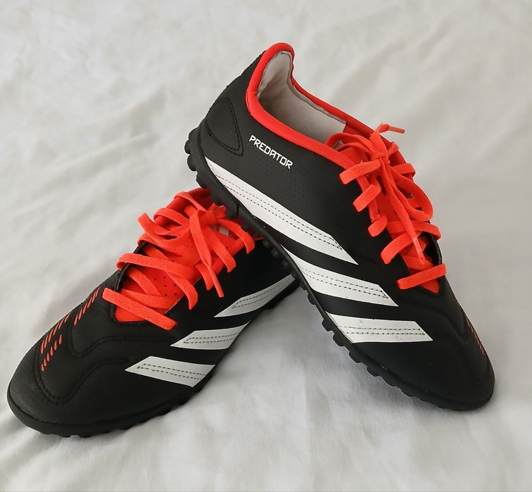 Adidas Predator pt copii marimea 37,5    22cm interior.