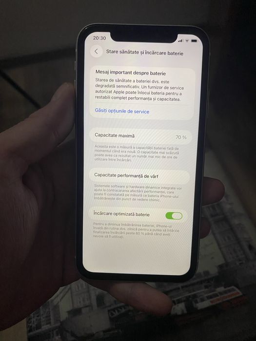 Iphone 11 liber de retea . Alb