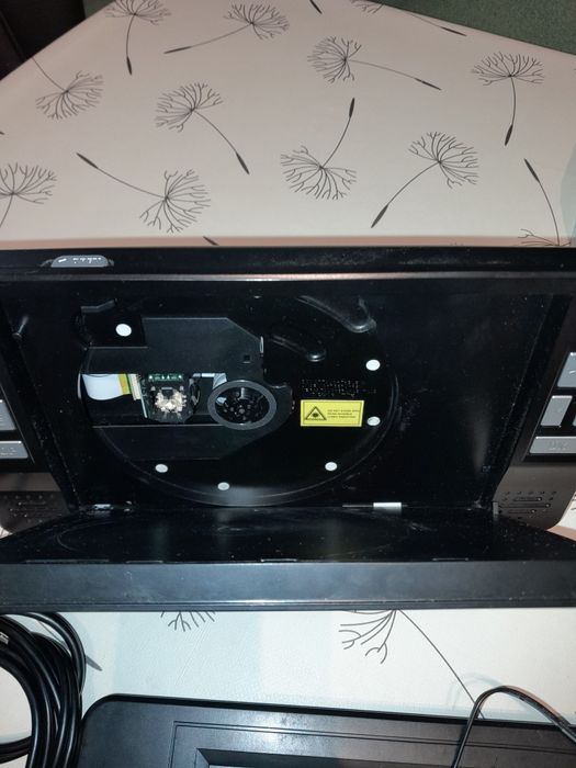 Vând dvd portabil auto