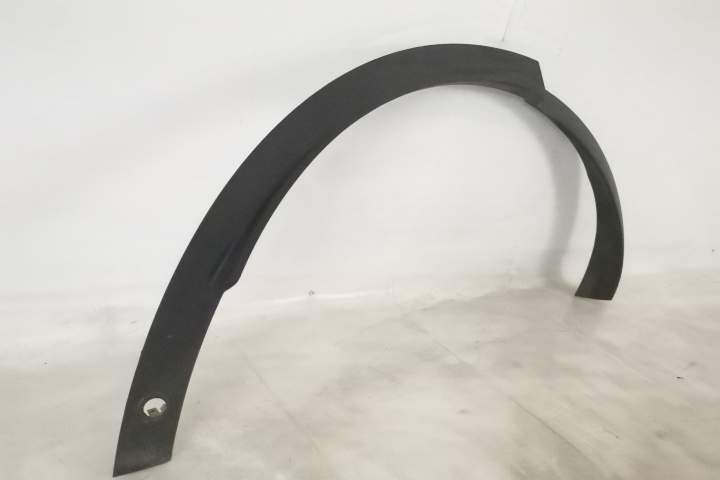 Ягуар Е-Пейс / Jaguar E-Pace Оригинален заден десен калобран (крило) в