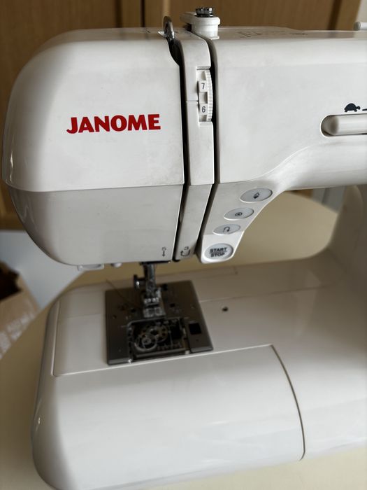 Шевната машина Janome DC4030