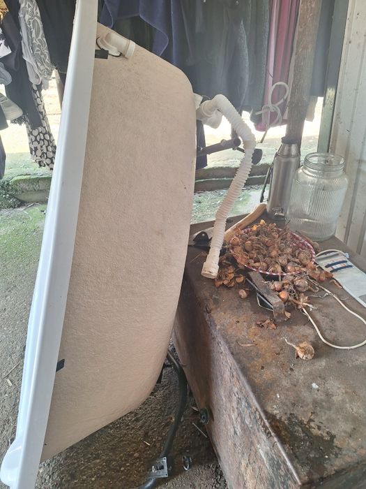 Vând cadă chiuvetă pentru baie și boiler pe curent de 100 L în stare d