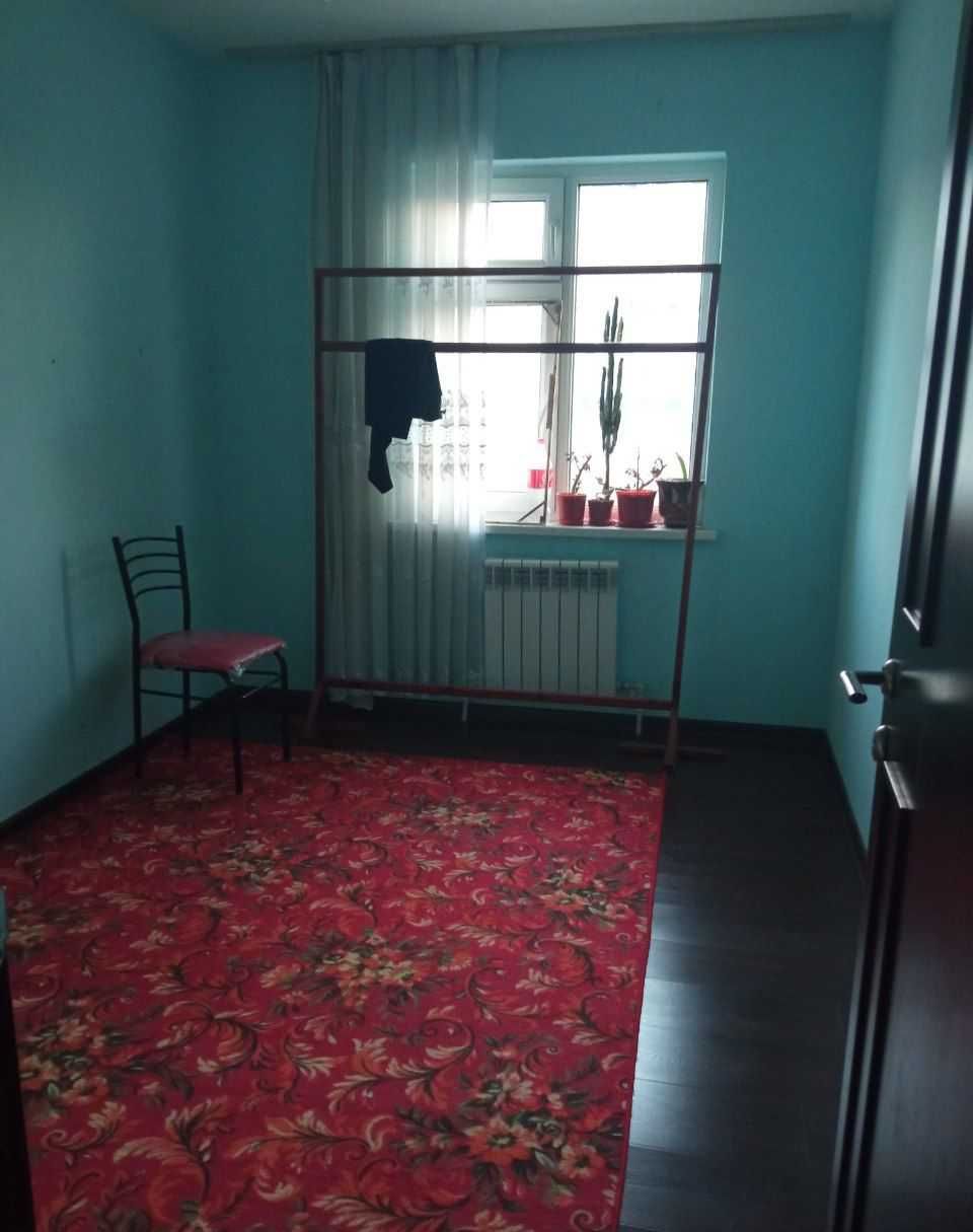 3 xona uyning 1 xonasi 1ta bolaga ijaraga beriladi