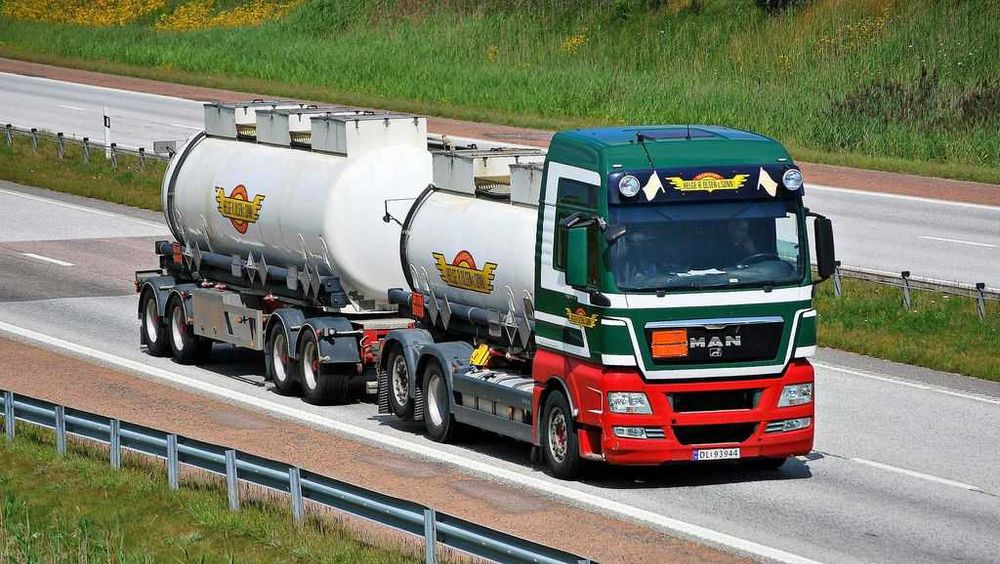 Бензовозы услуга, топливозаправщик