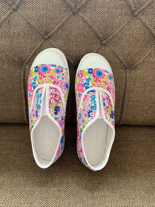 Чисто нови детски кецове за момиченце